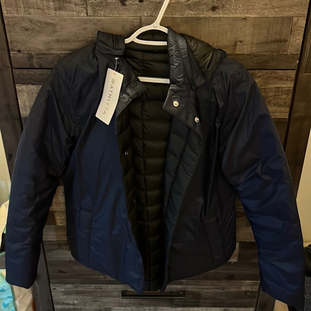 New Athleta down navy and black reversible water resistant removable hat